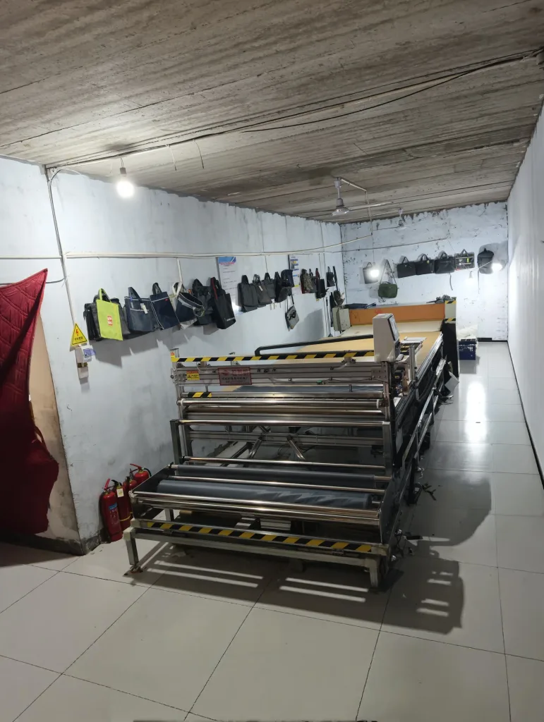 Fabric cutting machine